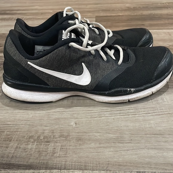 Nike Training Shoes - Picture 2 of 7